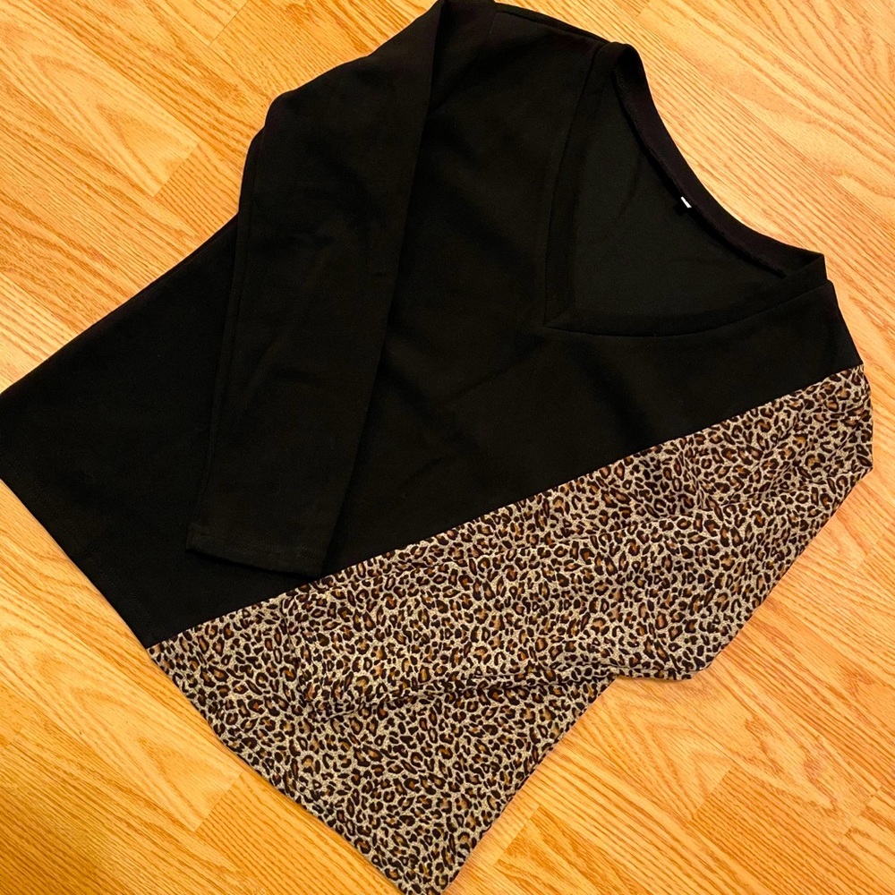 V-Neck Half print shirt